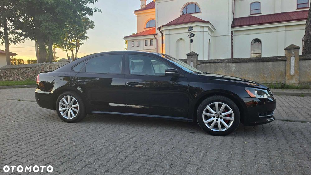 Volkswagen Passat - 4
