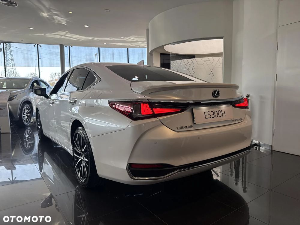 Lexus ES - 16