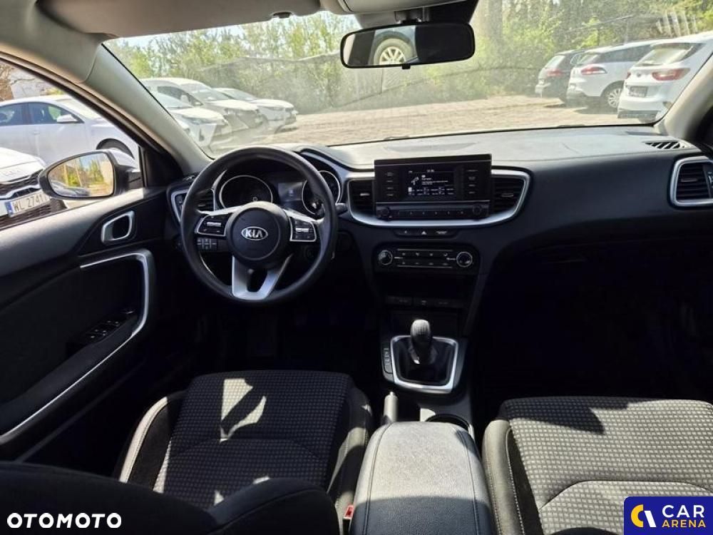 Kia Ceed - 32