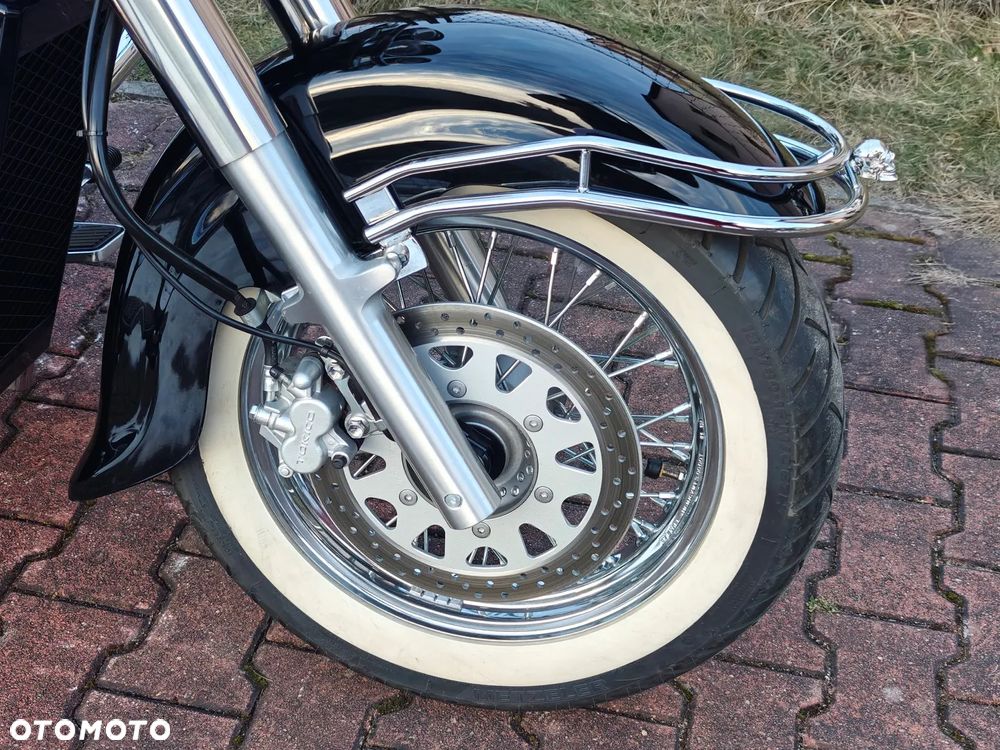 Suzuki Intruder - 11