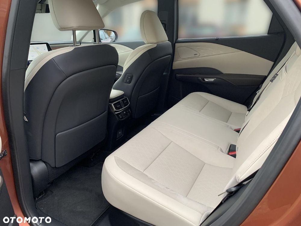 Lexus RX 450h+ Omotenashi - 12