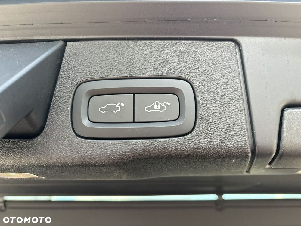 Volvo XC 60 B4 D Momentum Pro - 15