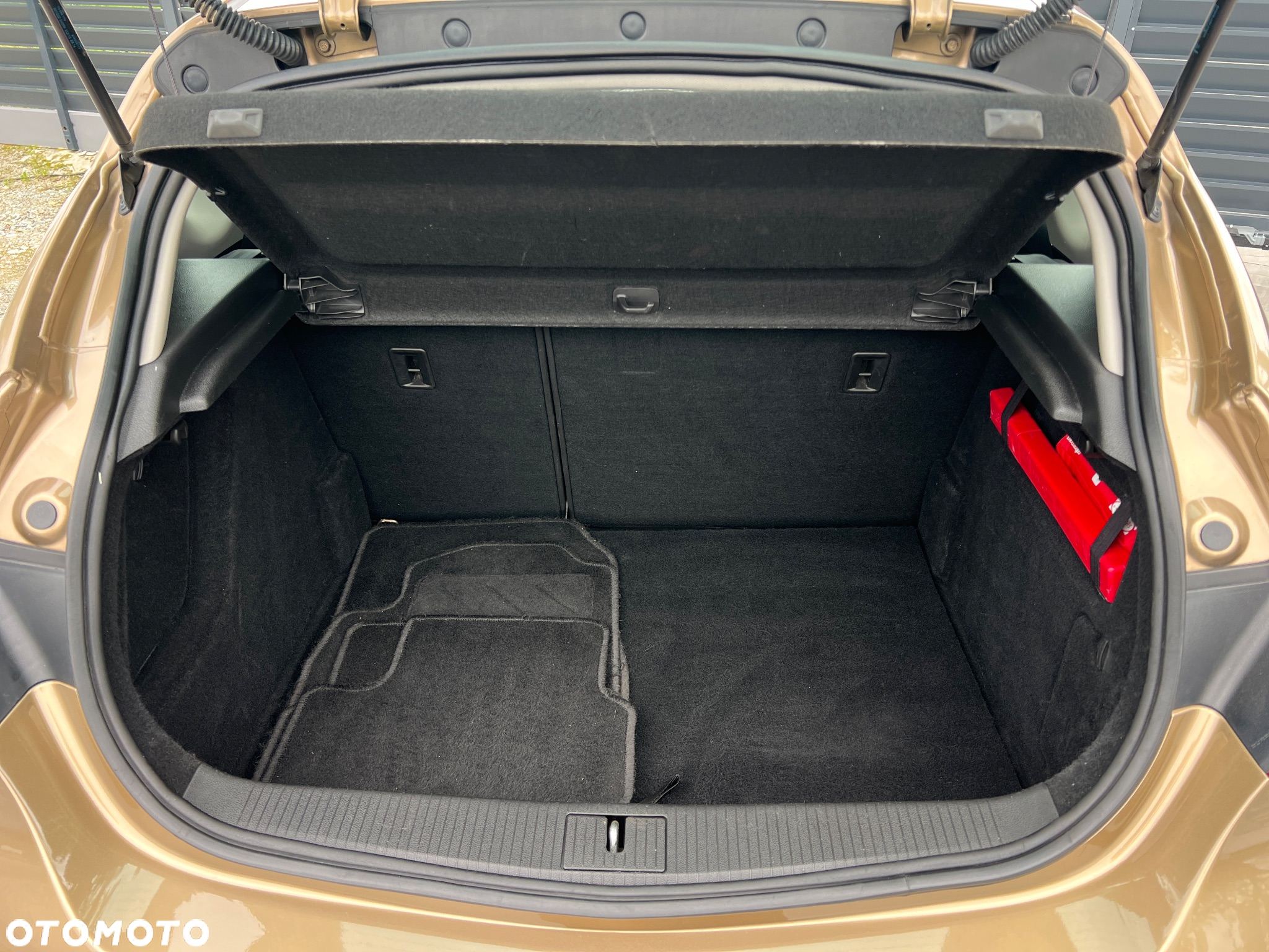 Opel Astra IV 1.4 T Essentia - 23