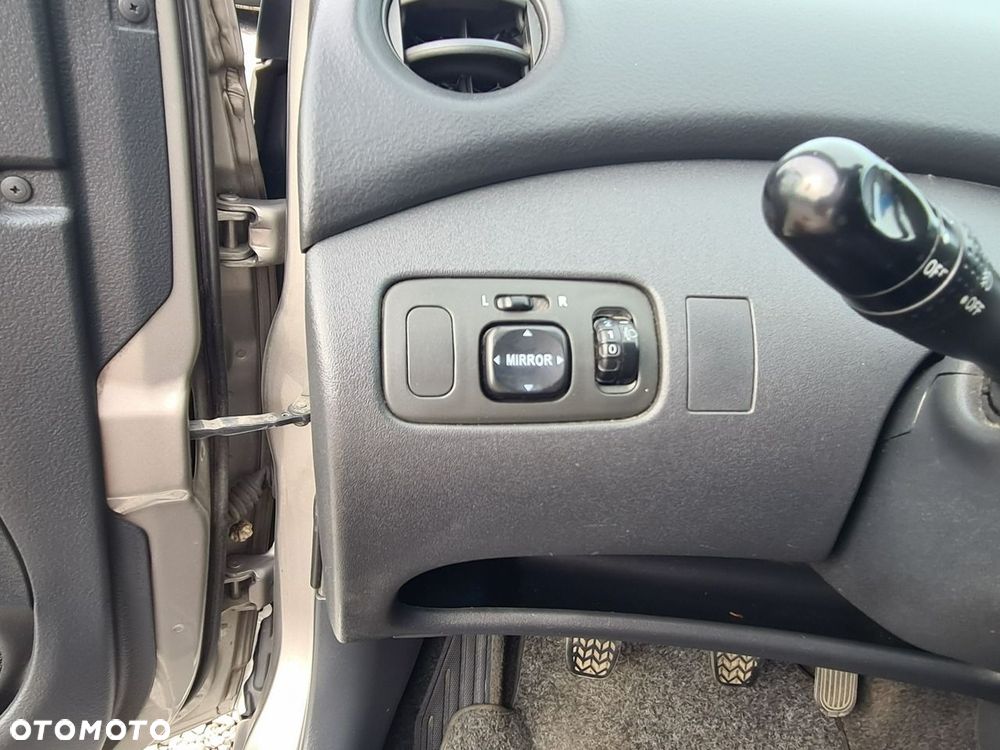 Toyota Yaris 1.3 VVT-i Luna - 12