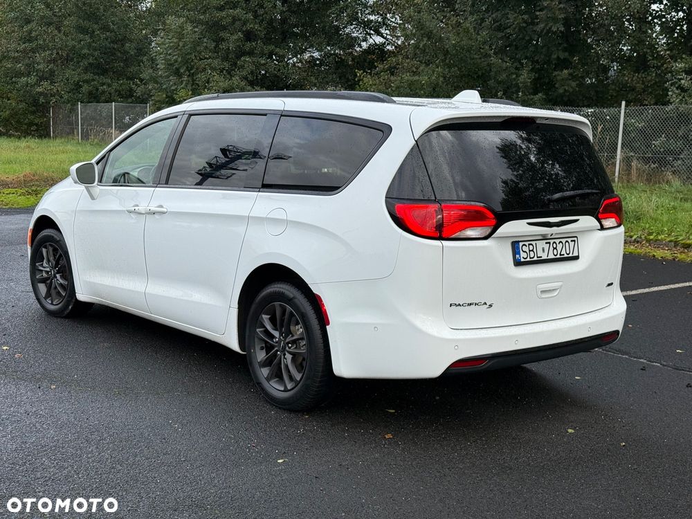 Chrysler Pacifica - 3