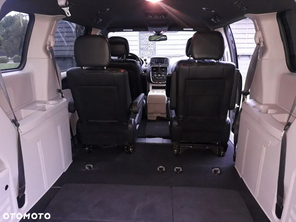 Dodge Grand Caravan - 22