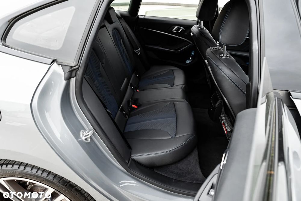 BMW Seria 2 218i - 38