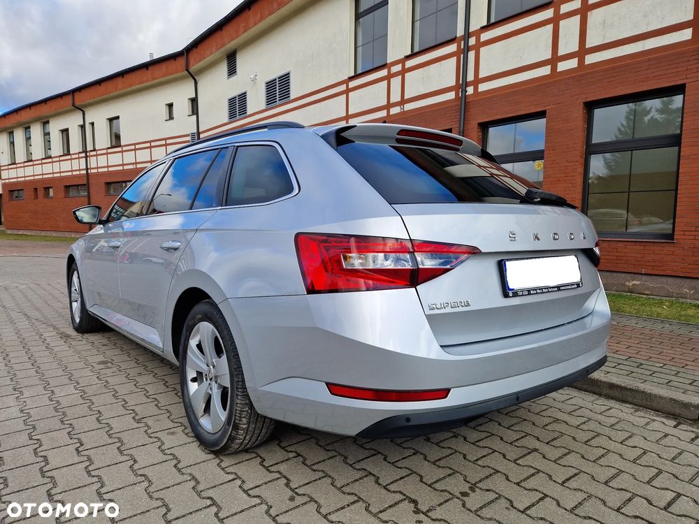 Skoda Superb 2.0 TDI DSG Style - 9