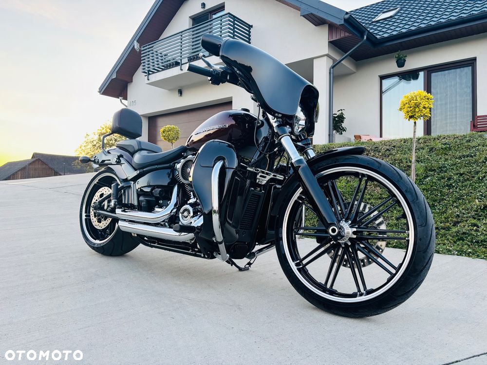 Harley-Davidson Softail Breakout - 15