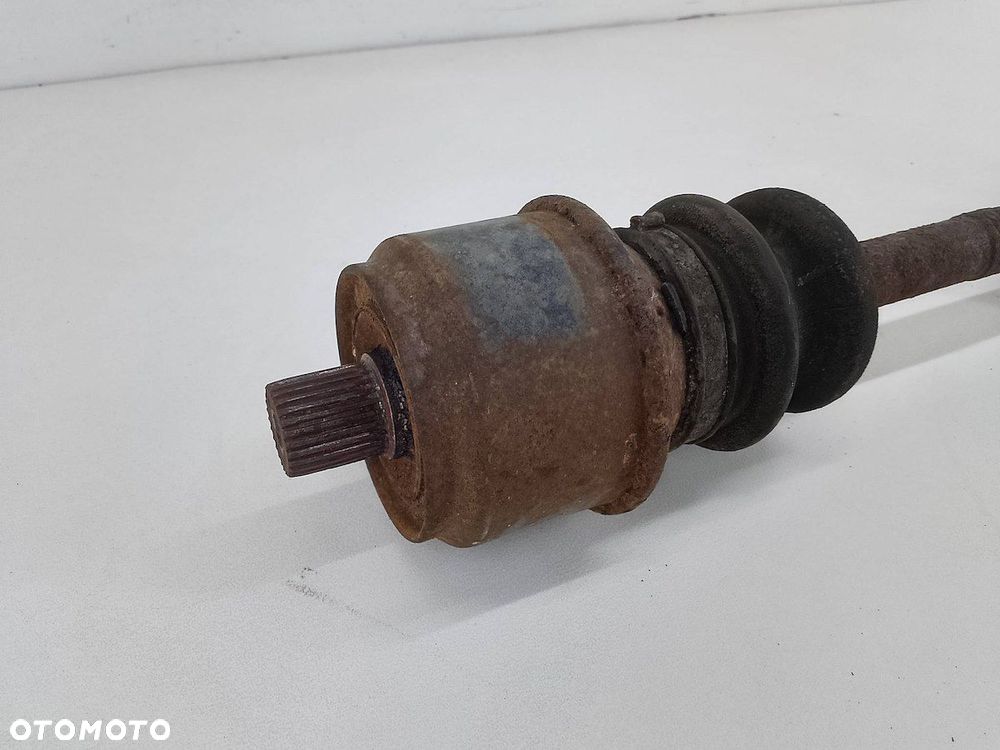 PÓŁOŚ PRAWA TYŁ MERCEDES-BENZ W126 (79-91) 2.8 - 4