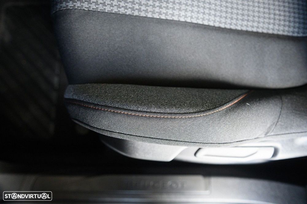 Peugeot 3008 PureTech 130 Stop & Start GPF EAT8 Active Business-Pack - 32