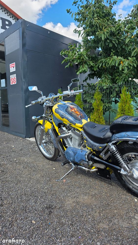 Suzuki Intruder - 21