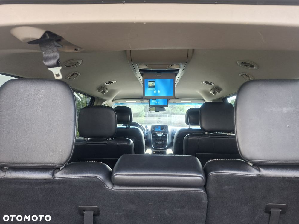 Chrysler Town & Country 3.6 Limited - 7