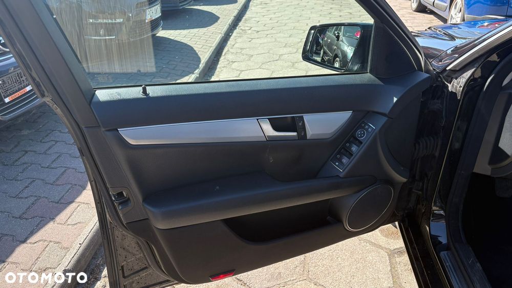 Mercedes-Benz Klasa C 220 CDI Avantgarde - 21