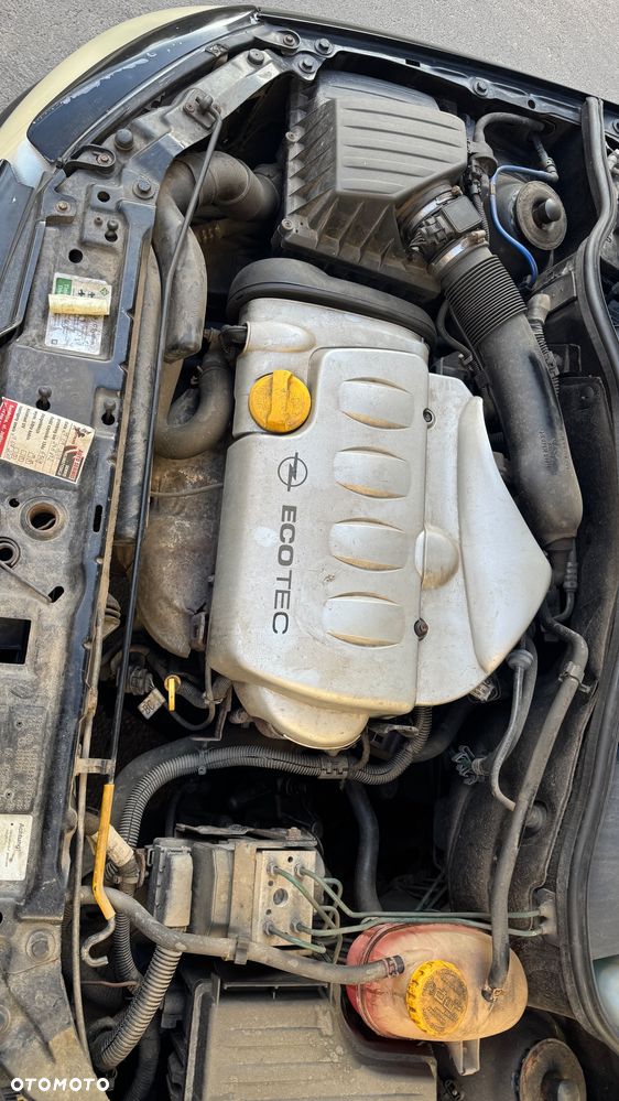 Opel Corsa 1.8 16V Sport - 4