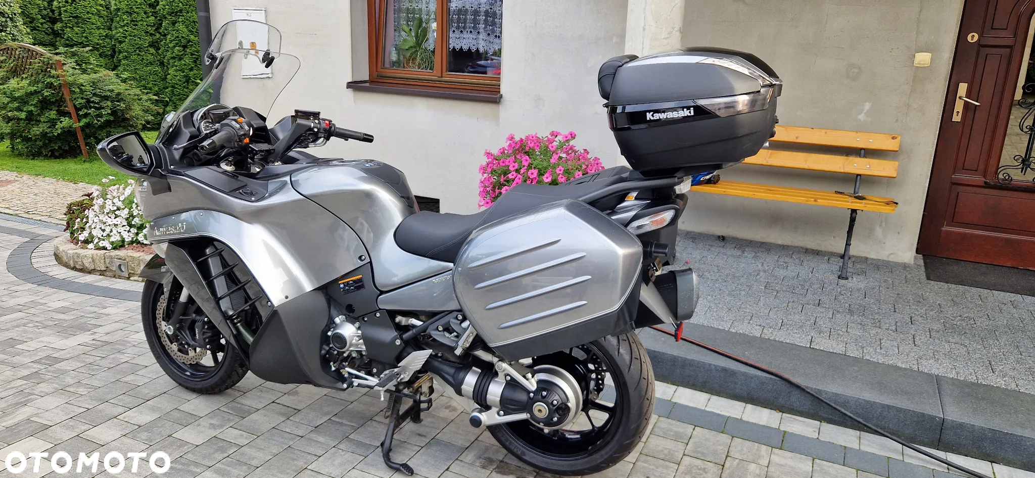 Kawasaki GTR - 10
