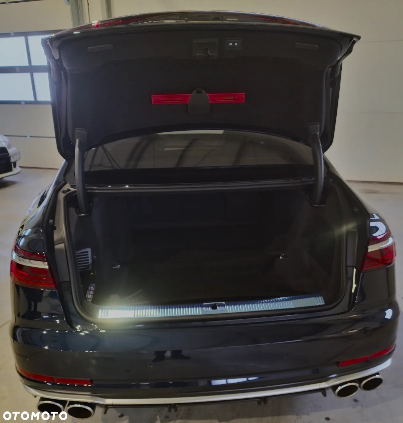 Audi S8 - 8