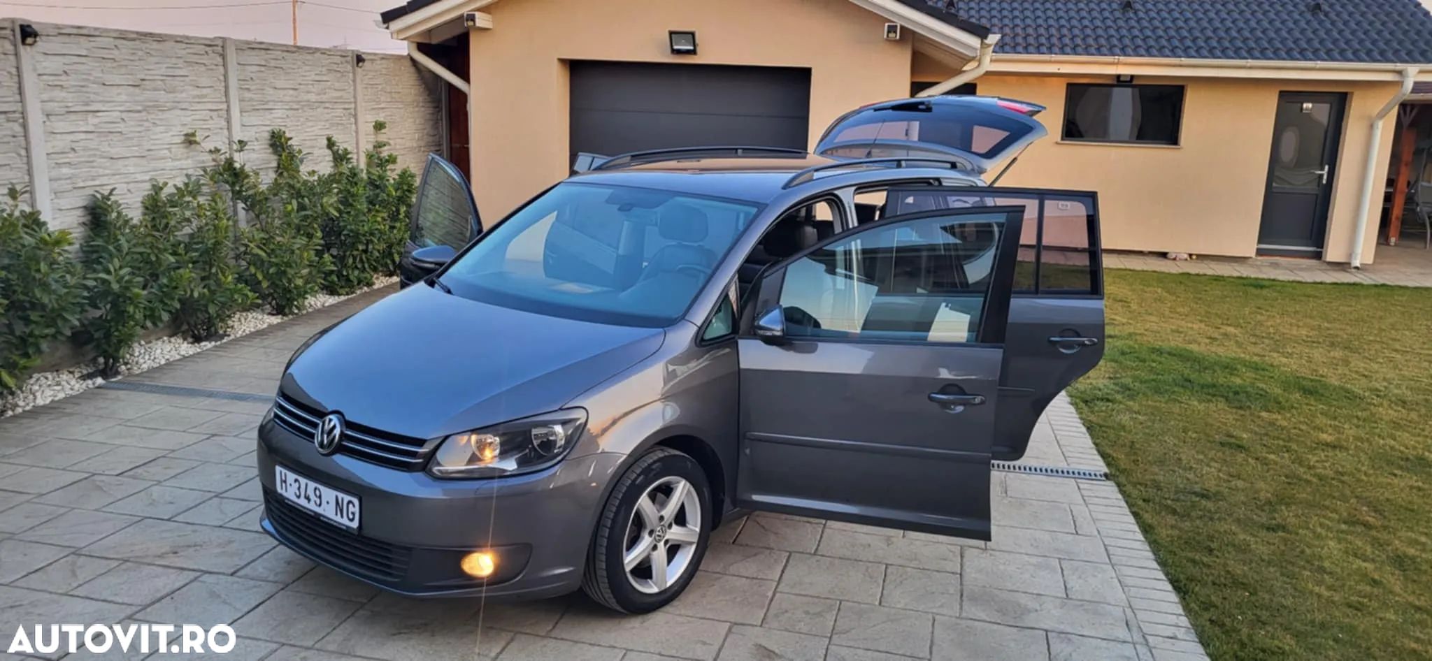 Volkswagen Touran - 1