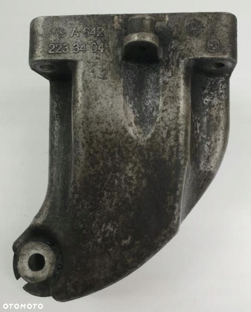 ŁAPA WSPORNIK SILNIKA MERCEDES W212 A6422233404 - 1