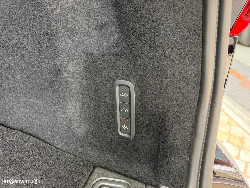 Volvo XC 60 T6 AWD Recharge Plus Black Edition - 35