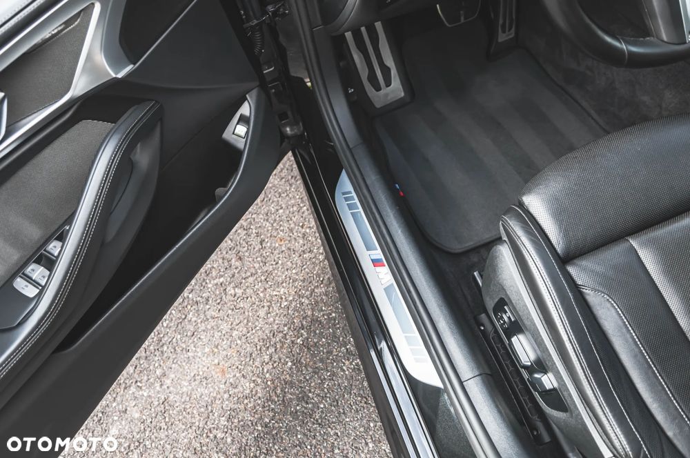 BMW Seria 8 840i - 11