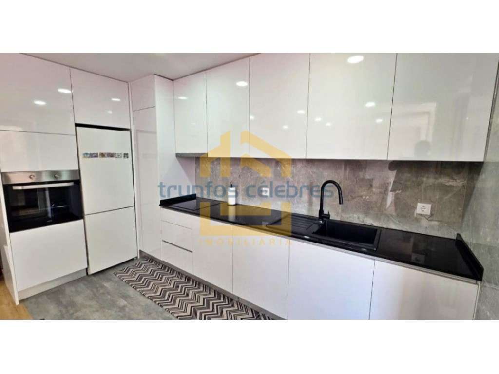 Apartamento T3 Totalmente Renovado com Terraço Privativo - Centro d... - Grande imagem: 5/27