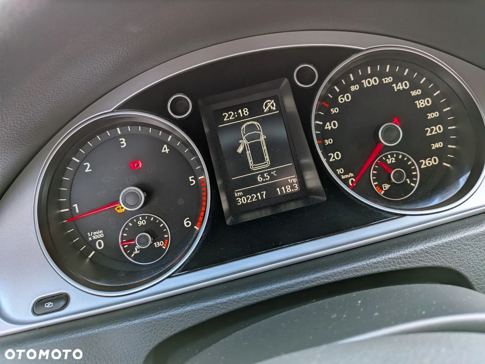 Volkswagen Passat - 16