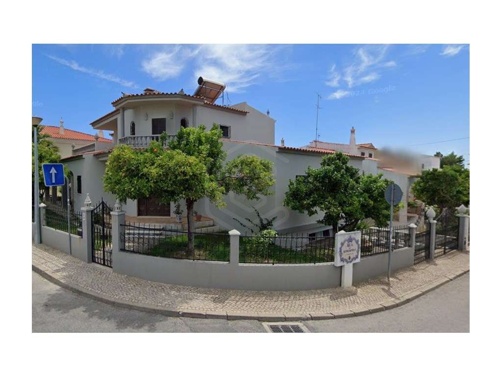 Moradia T4 espaçosa, perto do centro de Loulé, Algarve - Grande imagem: 2/35