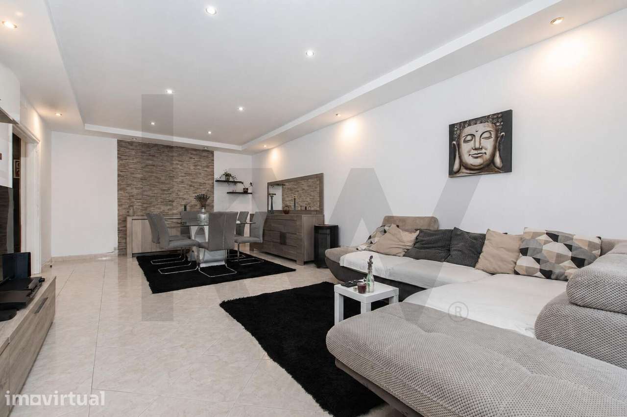 Apartamento T2 com Box e Arrecadação em Casal de Cambra – Conforto, Lu - Grande imagem: 2/21