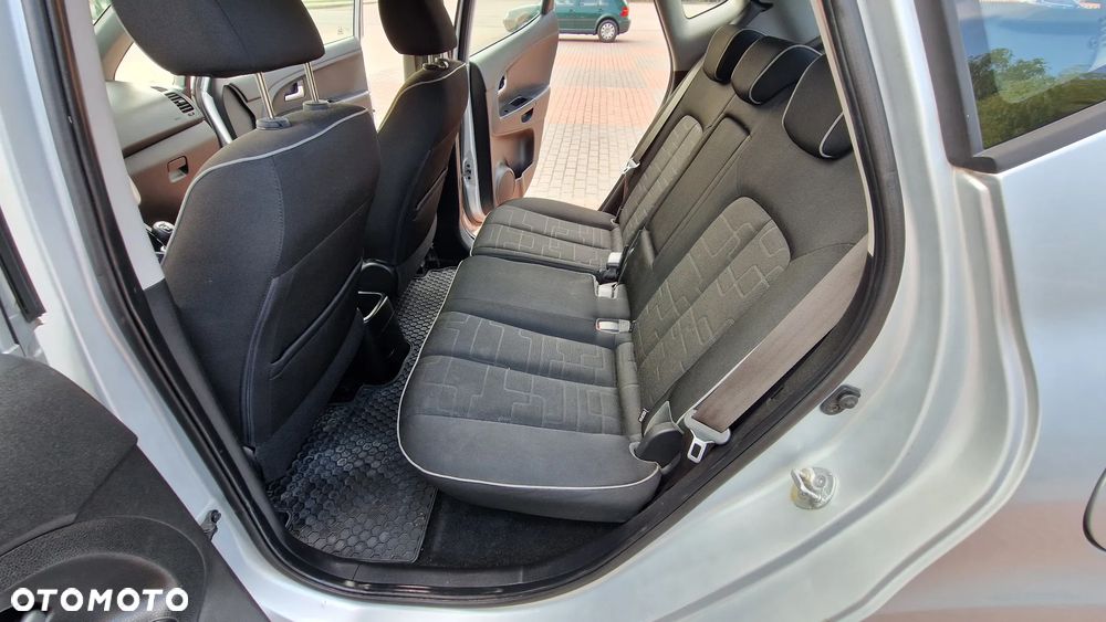 Kia Venga 1.6 CRDi 128 Business Line - 10