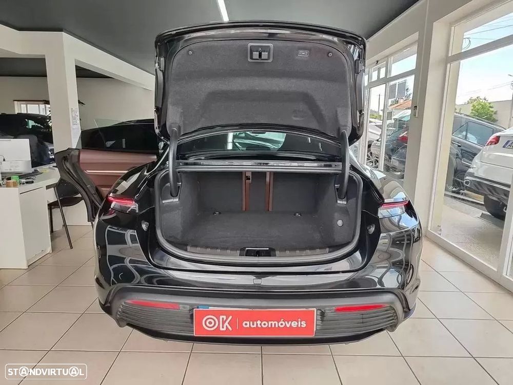Porsche Taycan 4S - 10