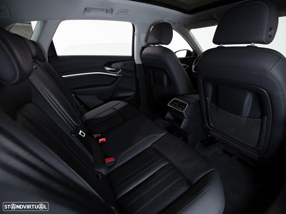 Audi e-tron 55 quattro - 12