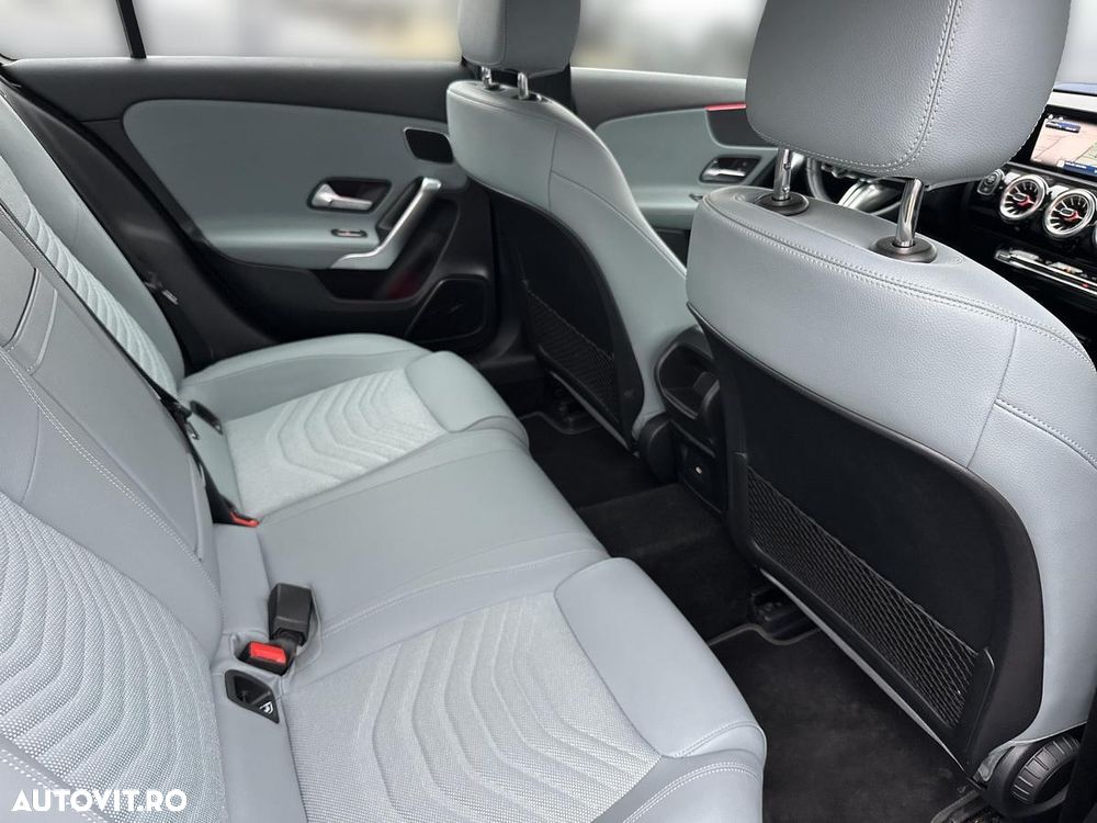 Mercedes-Benz A 220 4MATIC Aut. - 12