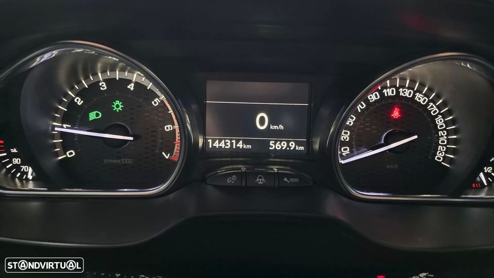 Peugeot 2008 PureTech 130 Stop&Start GT-Line Edition — fotografia 17