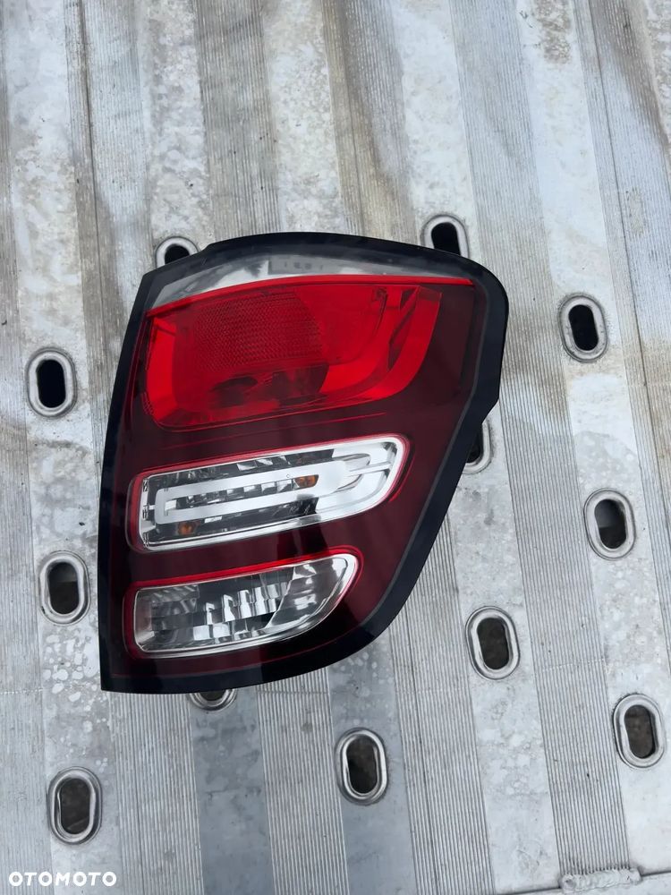 Citroen C3 II lift lampa prawy tył 9803928480 - 1
