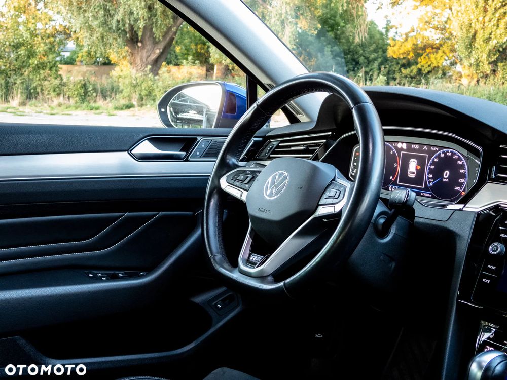 Volkswagen Passat Variant 2.0 TDI SCR DSG 4Motion Elegance - 19