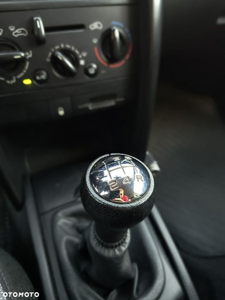 Peugeot 207 1.4 16V Trendy - 22