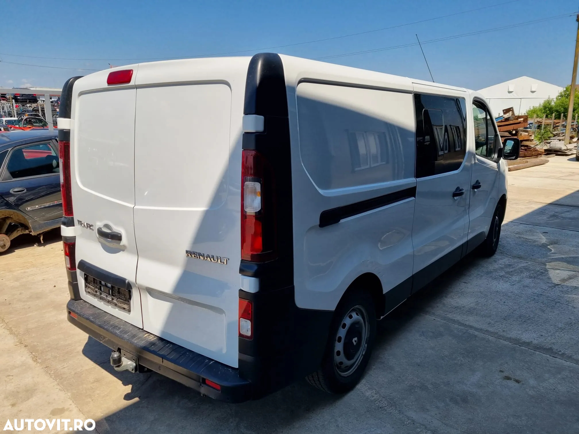 Dezmembrari piese auto Renault Trafic 3 Mixt 5 locuri - 2