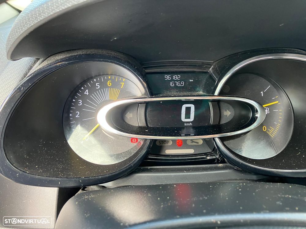 Renault Clio 1.2 16V 75 Experience - 11