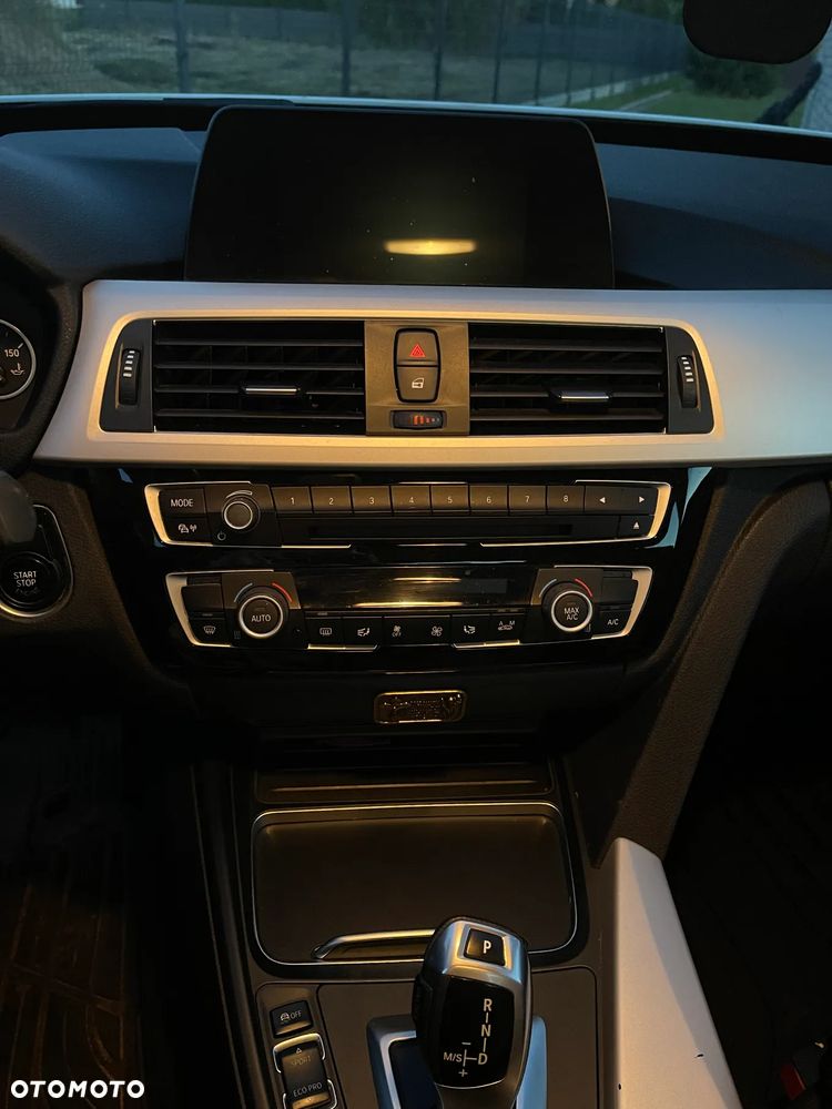 BMW 3GT 318d - 24
