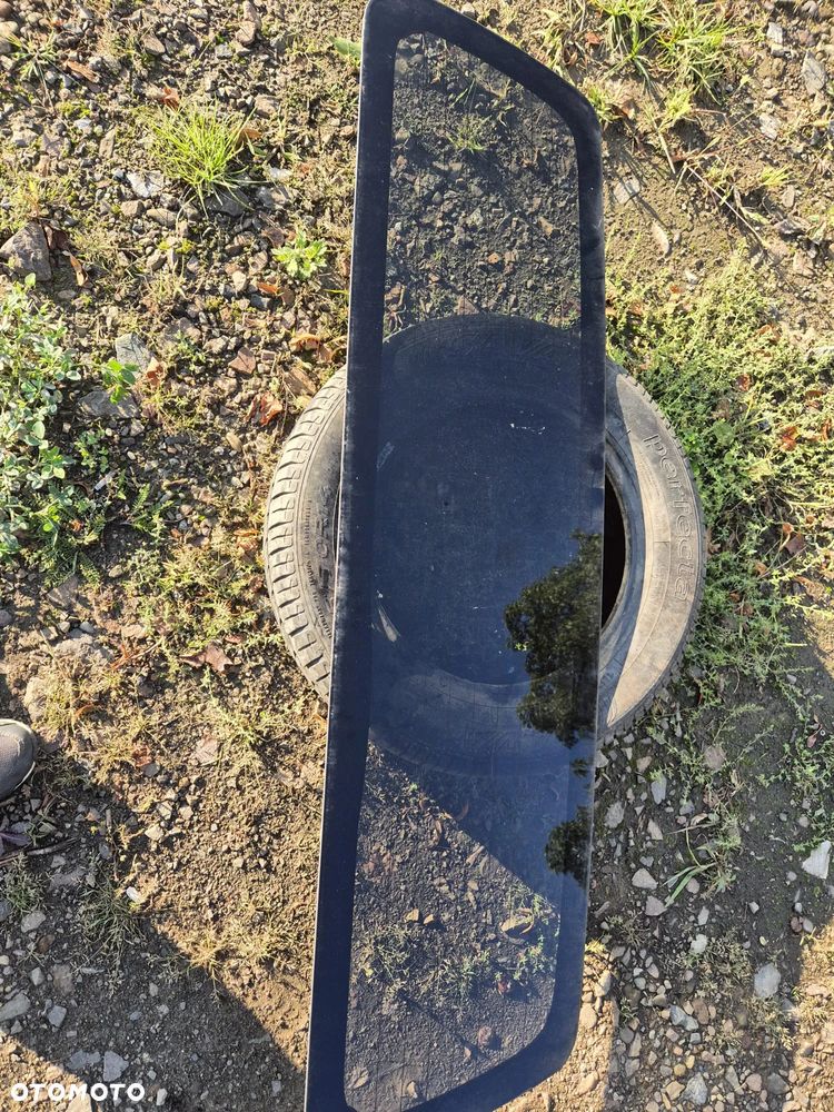 Szyba Tylna Nissan Navara D23/NP300 - 1