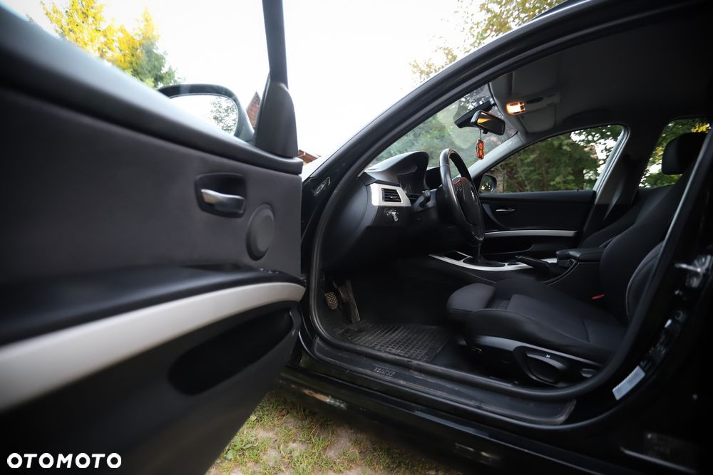 BMW Seria 3 318d - 14