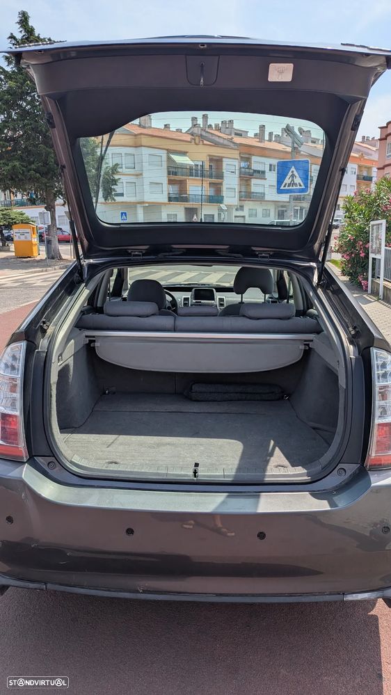 Toyota Prius 1.5 VVT-i HSD Sol - 9