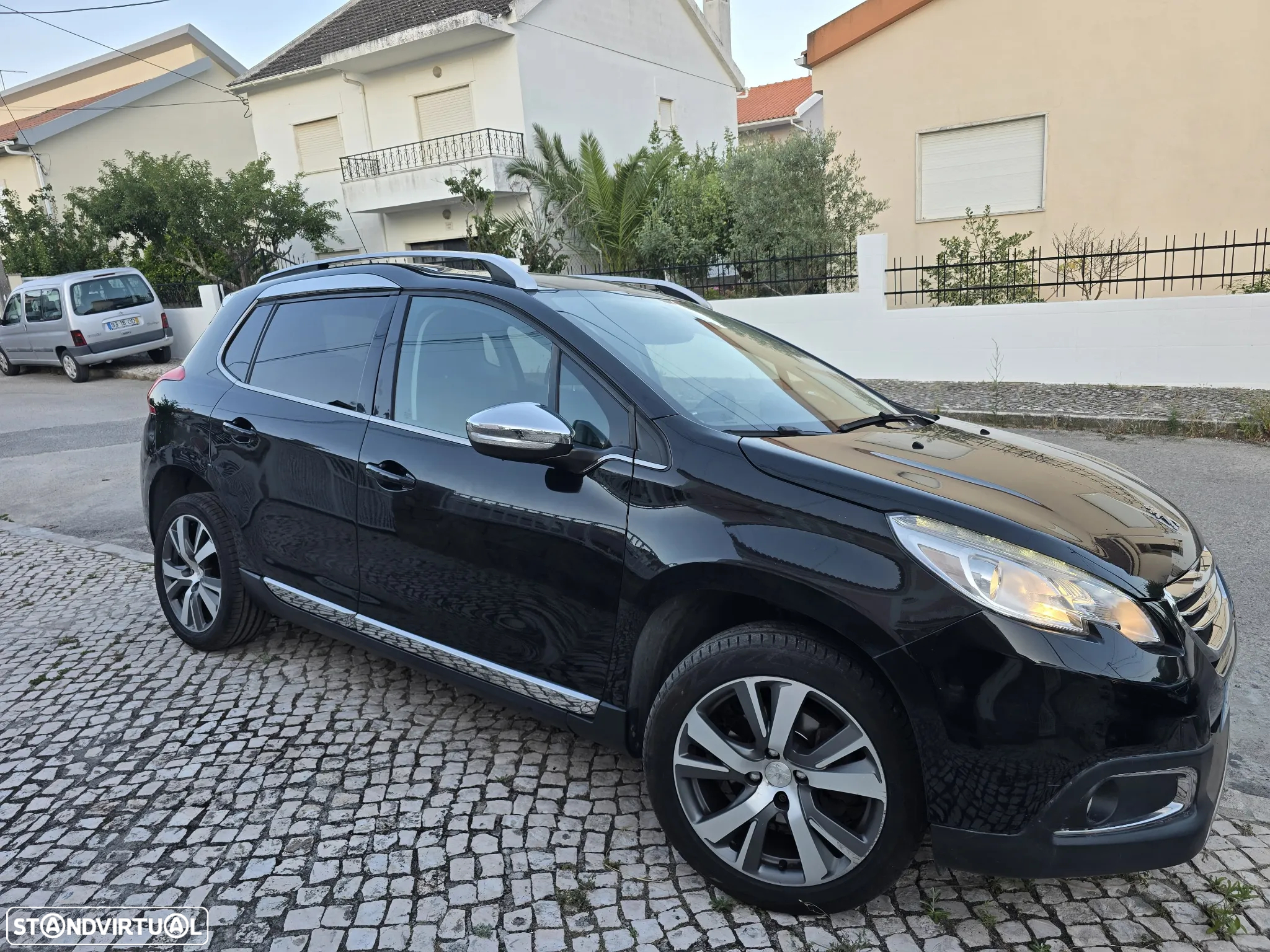 Peugeot 2008 1.6 e-HDi Allure - 3
