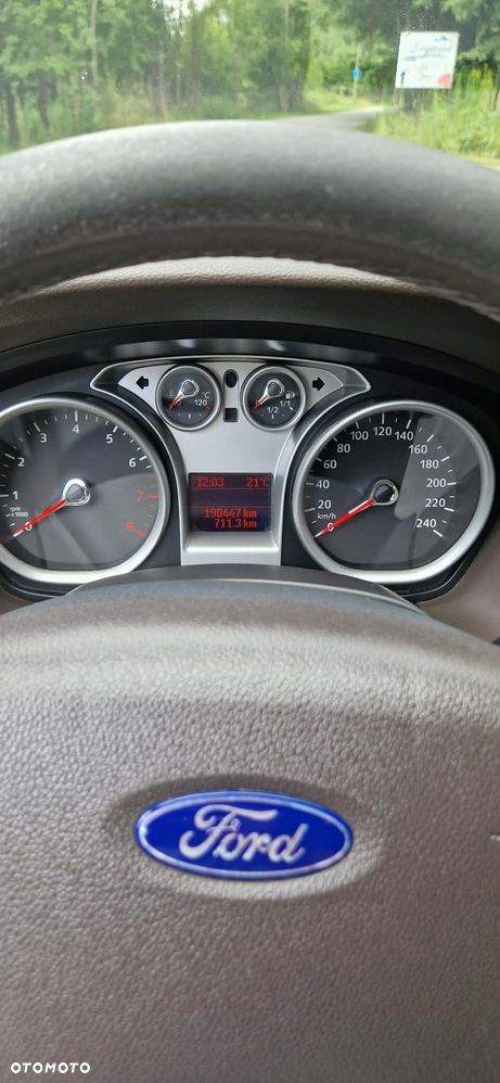 Ford Focus 2.0 Ghia - 27