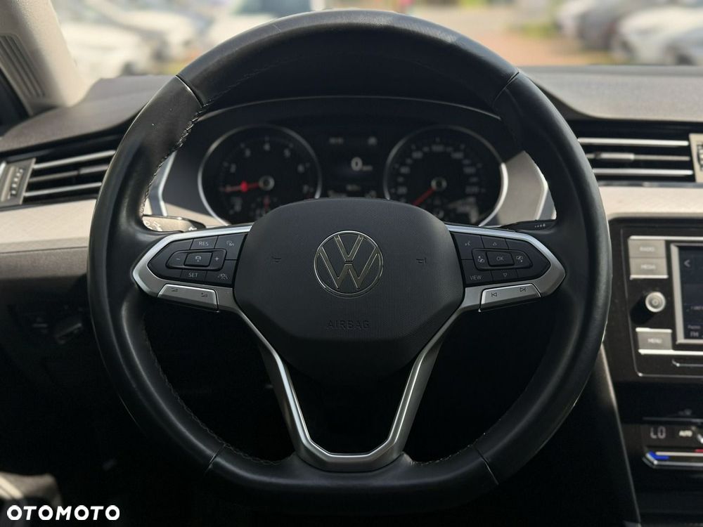 Volkswagen Passat - 16