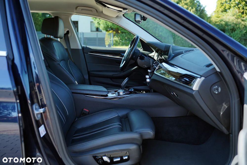BMW Seria 5 520d Sport Line - 23