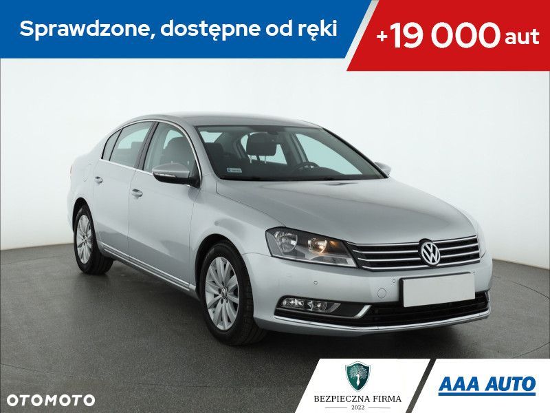 Volkswagen Passat - 1