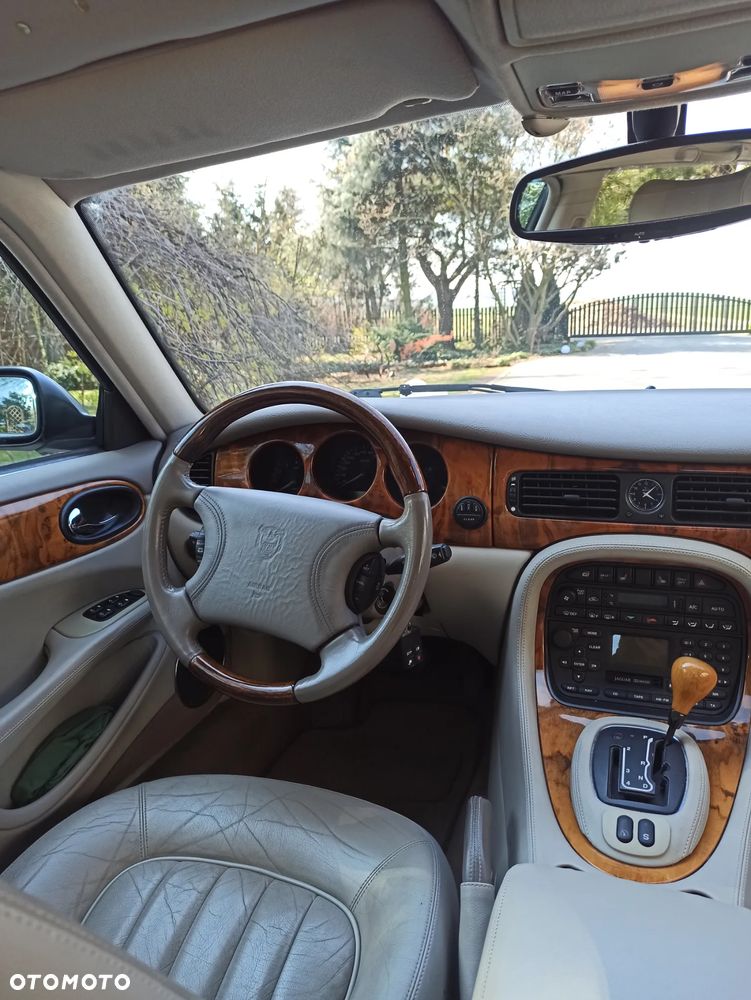 Jaguar XJ ver-3-2-executive - 8