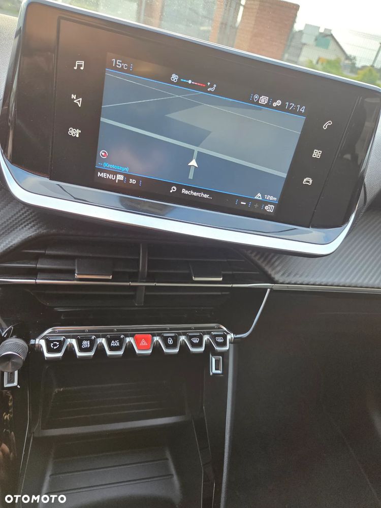 Peugeot 208 PureTech 100 EAT8 Allure - 24